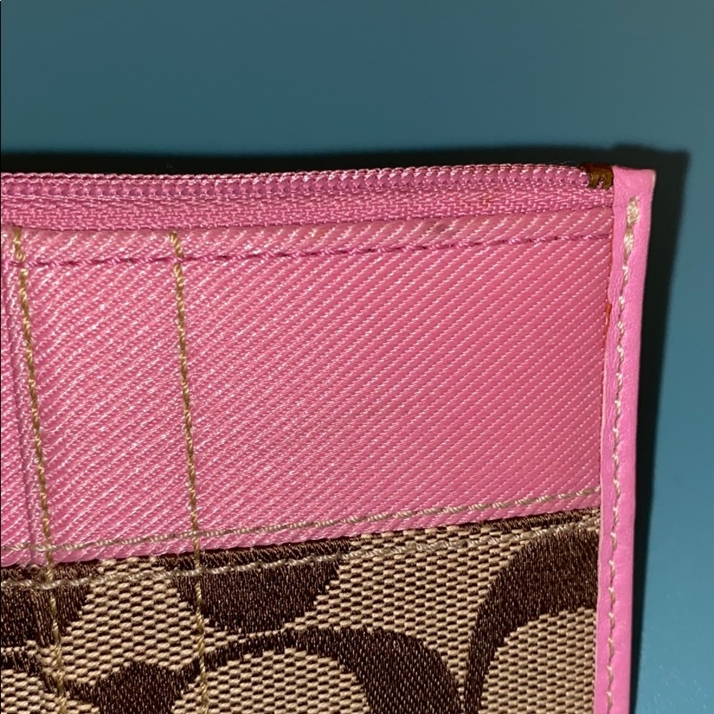 Coach Keychain Wallet - Picture 5 of 5